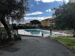 Bilocale con piscina in vendita a Pietra ligure